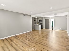 18620 Hatteras Street 223, Tarzana (los Angeles) CA 91356