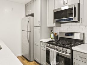 18620 Hatteras Street 223, Tarzana (los Angeles) CA 91356