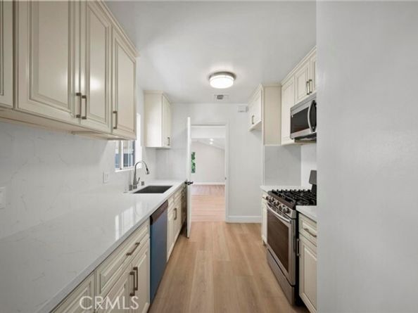 13358 Blythe Street, North Hollywood (los Angeles) CA 91605