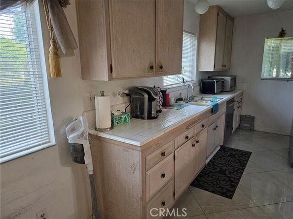 15901 Lassen Street, North Hills (los Angeles) CA 91343