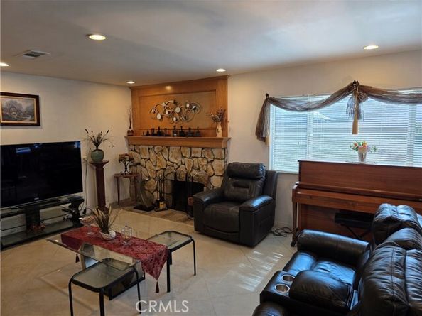15901 Lassen Street, North Hills (los Angeles) CA 91343