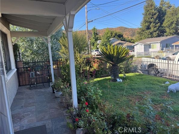 10338 Scoville Avenue, Sunland (los Angeles) CA 91040