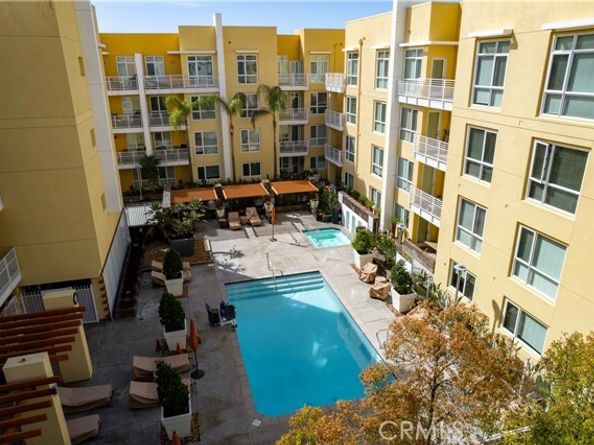 21301 Erwin Street 237, Woodland Hills (los Angeles) CA 91367