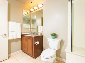 21301 Erwin Street 237, Woodland Hills (los Angeles) CA 91367