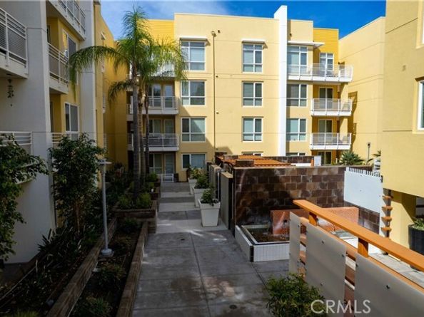 21301 Erwin Street 237, Woodland Hills (los Angeles) CA 91367