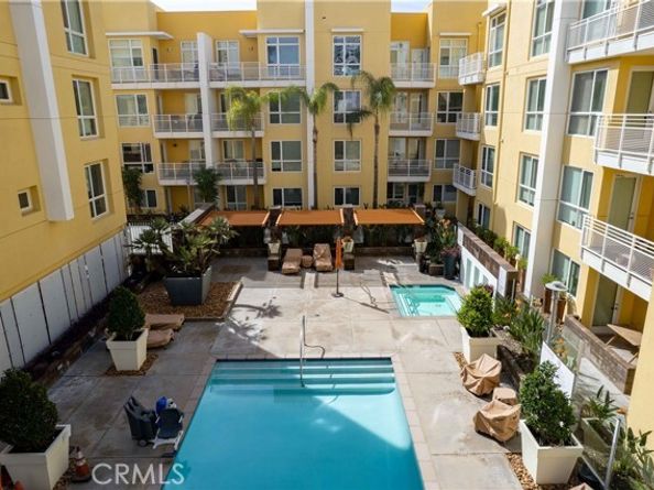 21301 Erwin Street 237, Woodland Hills (los Angeles) CA 91367
