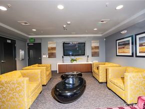 21301 Erwin Street 237, Woodland Hills (los Angeles) CA 91367