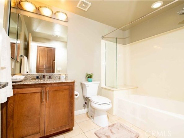 21301 Erwin Street 237, Woodland Hills (los Angeles) CA 91367
