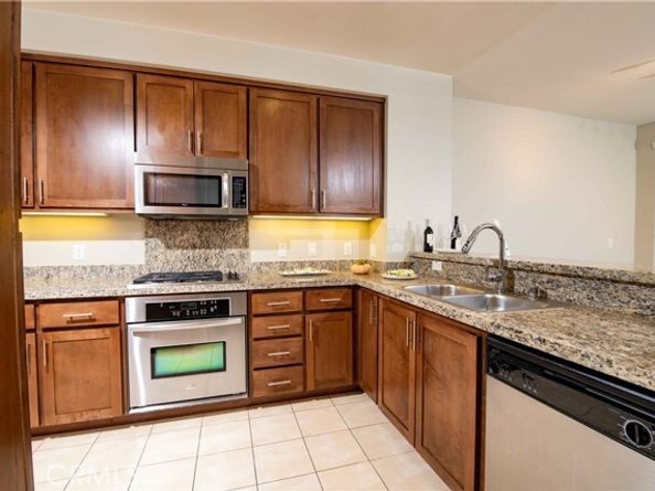 21301 Erwin Street 237, Woodland Hills (los Angeles) CA 91367