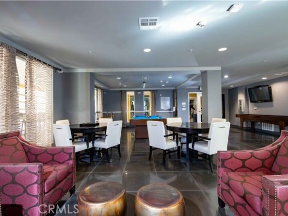 21301 Erwin Street 237, Woodland Hills (los Angeles) CA 91367