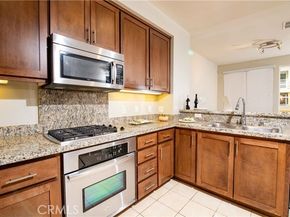 21301 Erwin Street 237, Woodland Hills (los Angeles) CA 91367
