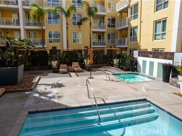 21301 Erwin Street 237, Woodland Hills (los Angeles) CA 91367