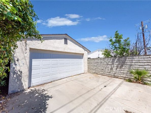 22016 Schoolcraft Street, Canoga Park (los Angeles) CA 91303