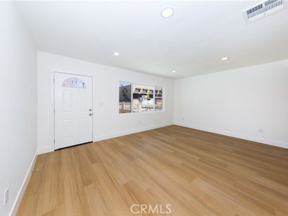 22016 Schoolcraft Street, Canoga Park (los Angeles) CA 91303