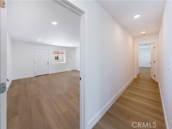 22016 Schoolcraft Street, Canoga Park (los Angeles) CA 91303