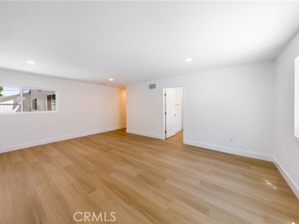 22016 Schoolcraft Street, Canoga Park (los Angeles) CA 91303