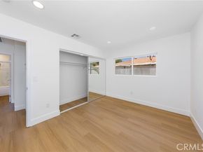 22016 Schoolcraft Street, Canoga Park (los Angeles) CA 91303