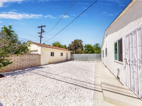 22016 Schoolcraft Street, Canoga Park (los Angeles) CA 91303