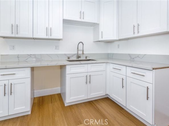 22016 Schoolcraft Street, Canoga Park (los Angeles) CA 91303