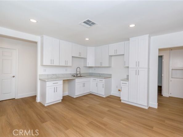 22016 Schoolcraft Street, Canoga Park (los Angeles) CA 91303