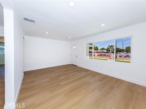 22016 Schoolcraft Street, Canoga Park (los Angeles) CA 91303