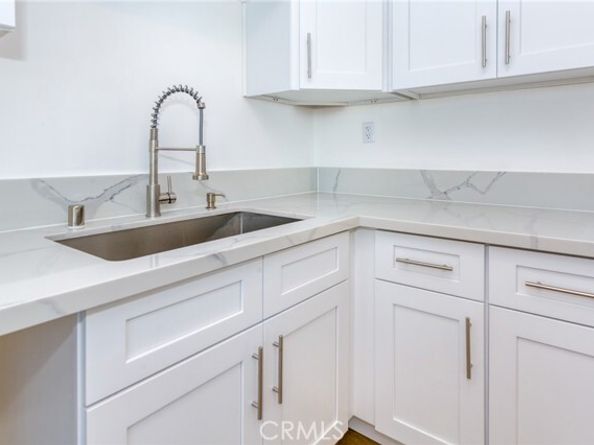22016 Schoolcraft Street, Canoga Park (los Angeles) CA 91303