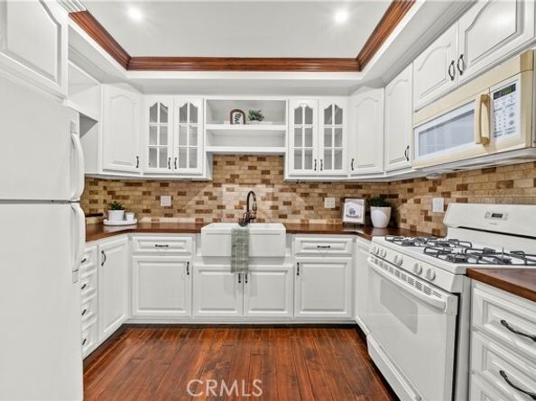 10132 Wish Avenue, Northridge (los Angeles) CA 91325