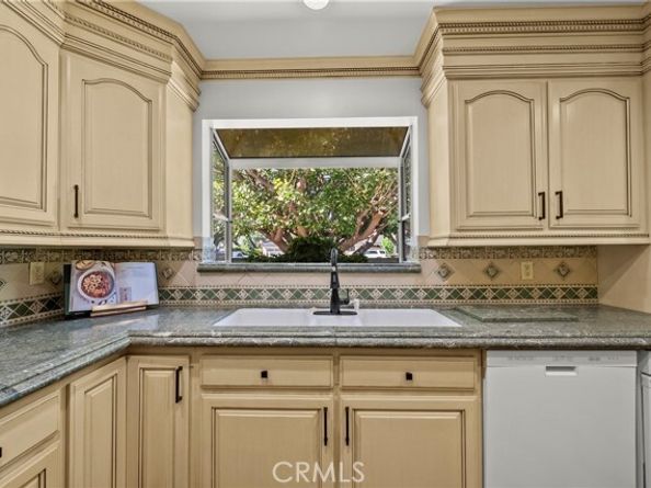 10132 Wish Avenue, Northridge (los Angeles) CA 91325