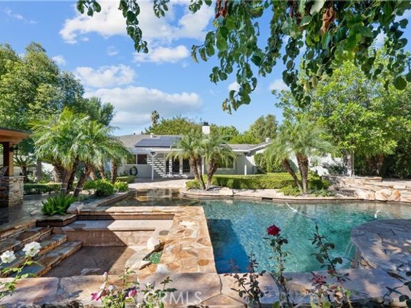 10132 Wish Avenue, Northridge (los Angeles) CA 91325