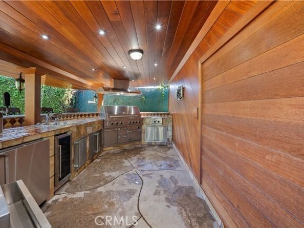 10132 Wish Avenue, Northridge (los Angeles) CA 91325