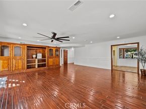 10132 Wish Avenue, Northridge (los Angeles) CA 91325