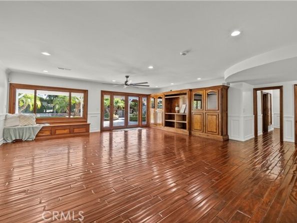 10132 Wish Avenue, Northridge (los Angeles) CA 91325