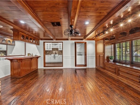 10132 Wish Avenue, Northridge (los Angeles) CA 91325