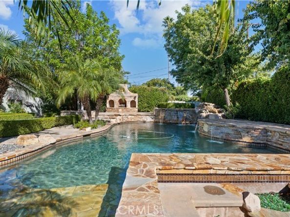 10132 Wish Avenue, Northridge (los Angeles) CA 91325