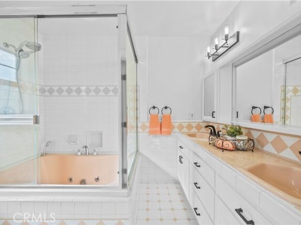 10132 Wish Avenue, Northridge (los Angeles) CA 91325