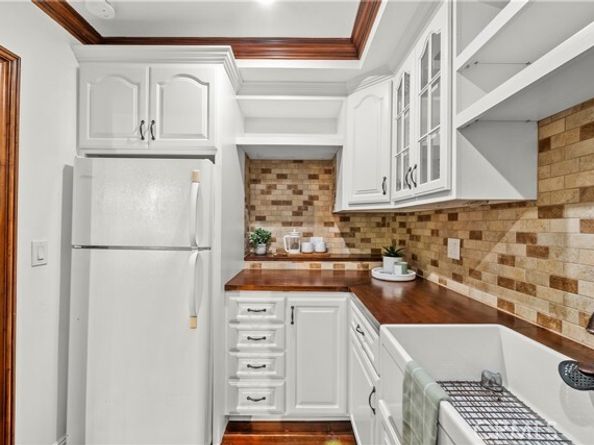 10132 Wish Avenue, Northridge (los Angeles) CA 91325