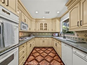 10132 Wish Avenue, Northridge (los Angeles) CA 91325