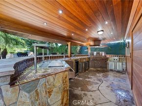 10132 Wish Avenue, Northridge (los Angeles) CA 91325