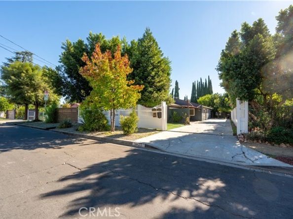 16038 Hartland, Van Nuys (los Angeles) CA 91406