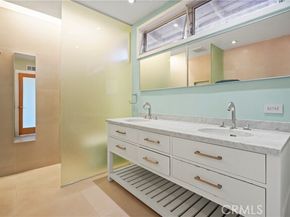 7027 Macapa, Hollywood (los Angeles) CA 90068