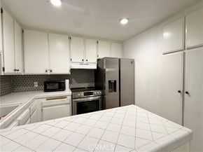 6815 Remmet Avenue 122, Canoga Park (los Angeles) CA 91303