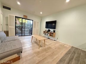 6815 Remmet Avenue 122, Canoga Park (los Angeles) CA 91303