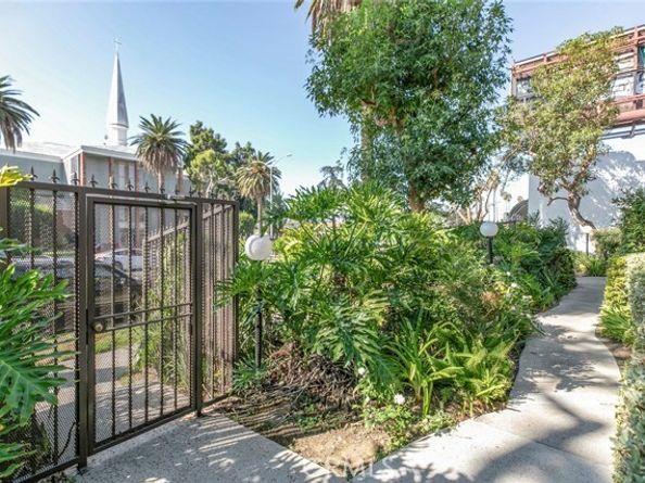 14839 Sherman Way #7, Van Nuys (los Angeles) CA 91405