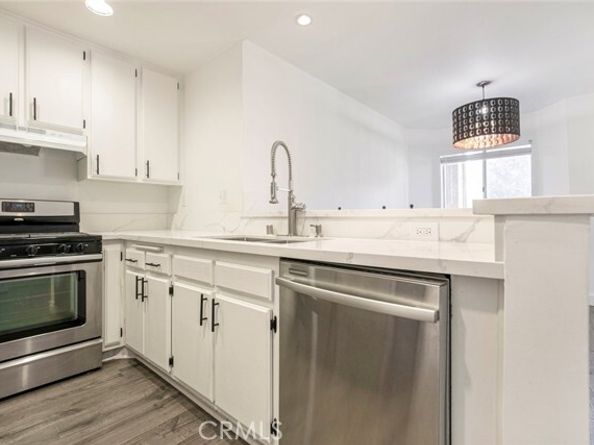 14839 Sherman Way #7, Van Nuys (los Angeles) CA 91405