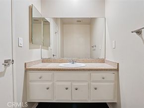 5789 Fairhaven Avenue, Woodland Hills (los Angeles) CA 91367