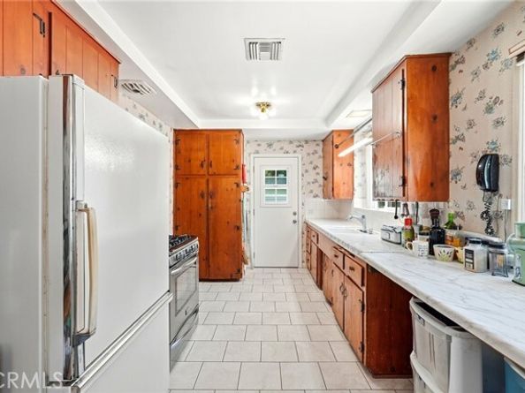 17222 Kingsbury Street, Granada Hills (los Angeles) CA 91344