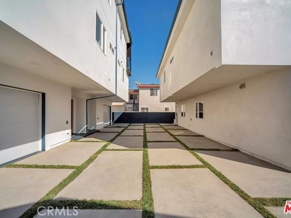 2151 S West View Street, Los Angeles CA 90016
