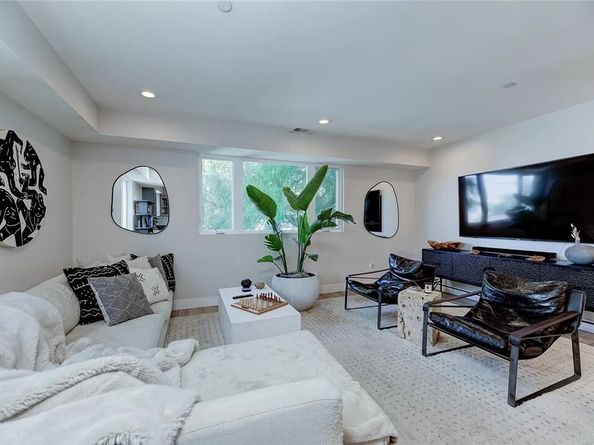 2151 S West View Street, Los Angeles CA 90016