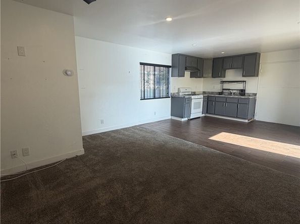 1057 N Neptune, Wilmington (los Angeles) CA 90744