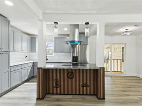 2120  Tisinger Avenue , Dallas Texas 75228